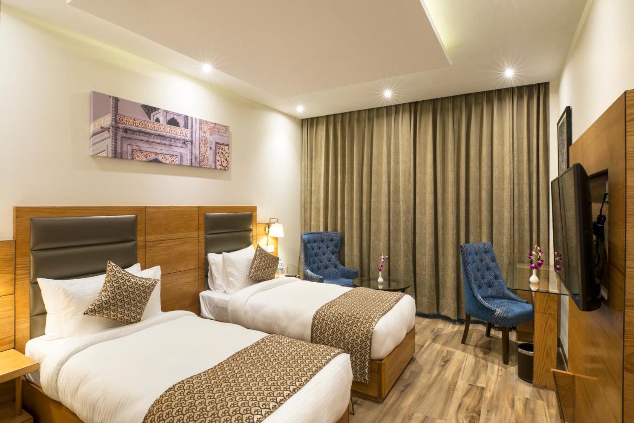 Regenta Central Cassia Zirakpur Chandigarh Exterior foto