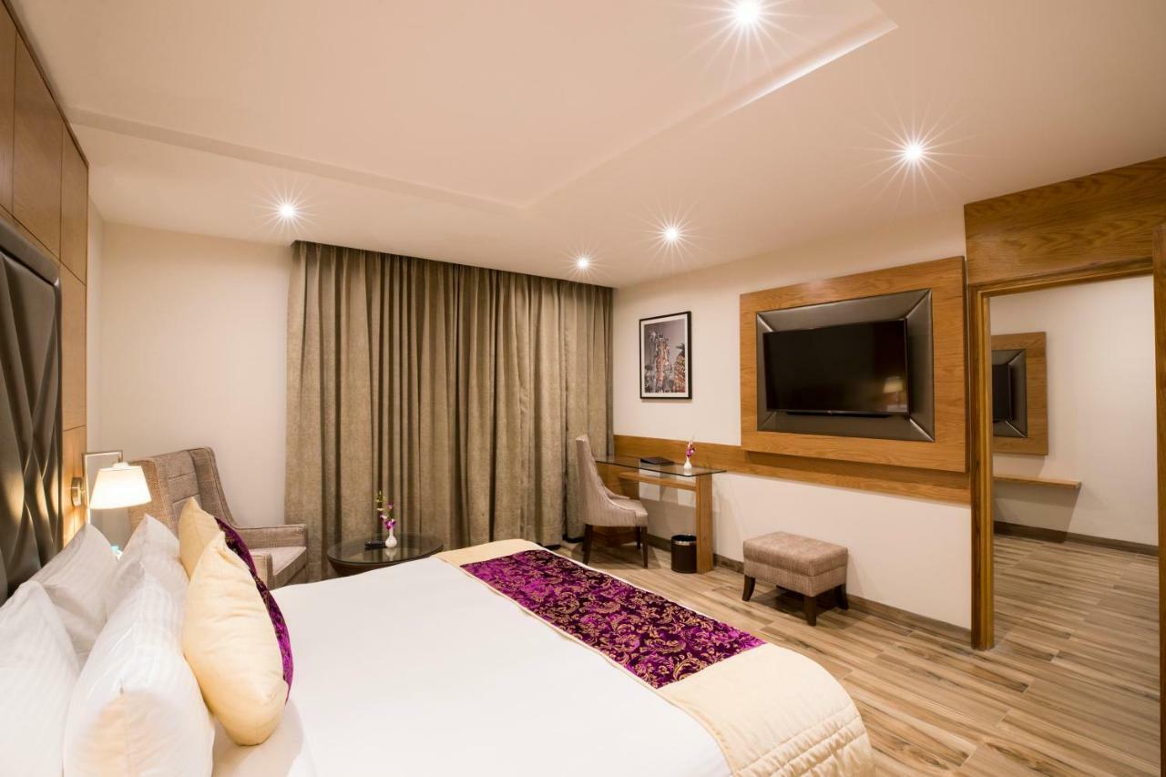 Regenta Central Cassia Zirakpur Chandigarh Exterior foto