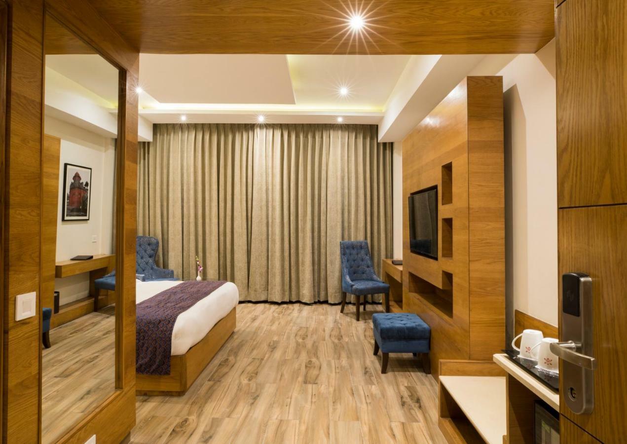Regenta Central Cassia Zirakpur Chandigarh Exterior foto