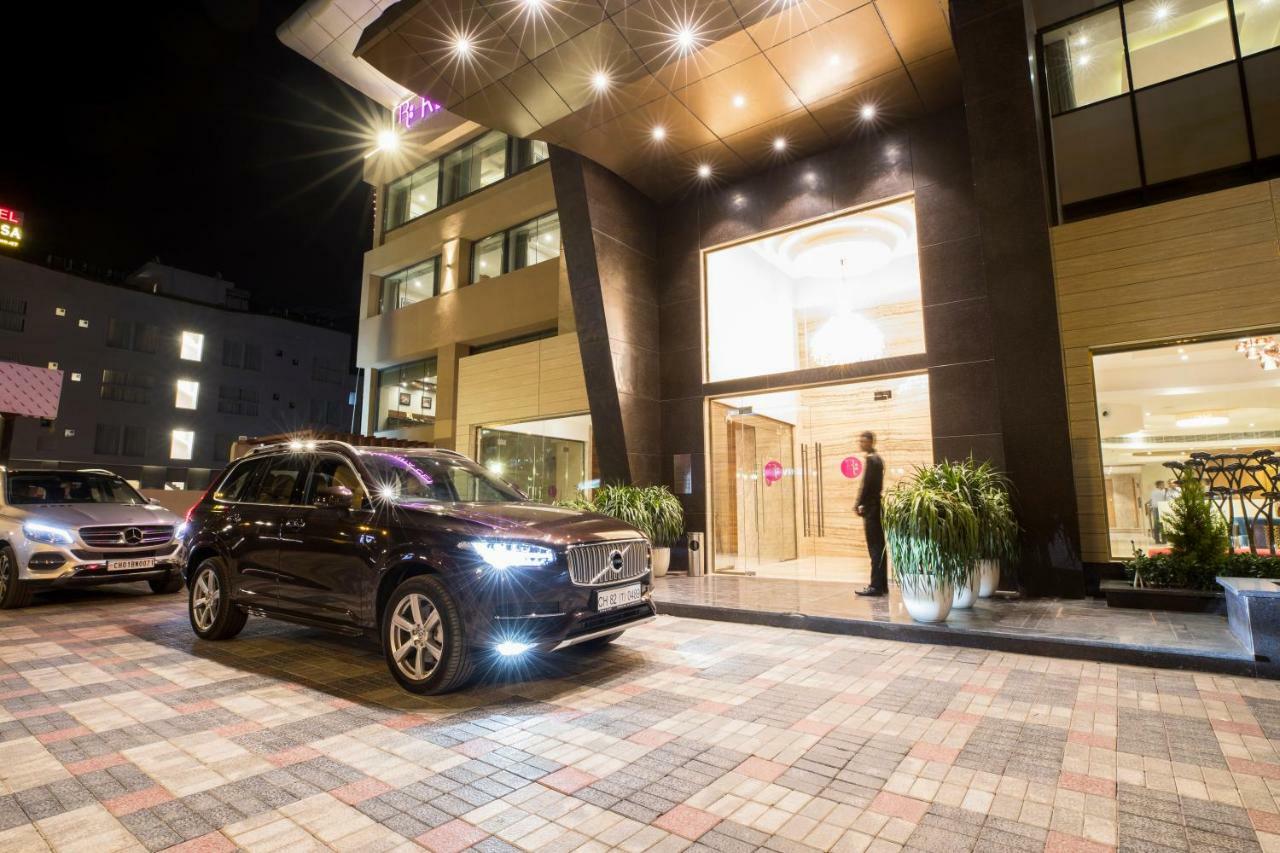 Regenta Central Cassia Zirakpur Chandigarh Exterior foto